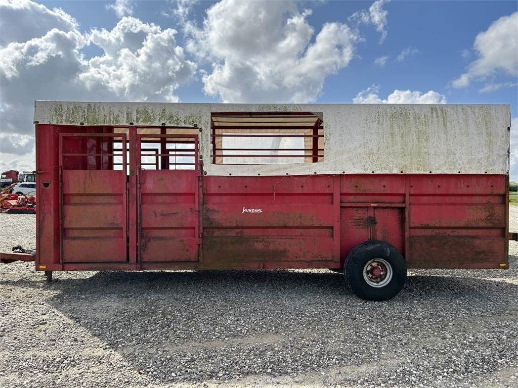 6 MTR - Tiertransporter Anhänger: das Bild 2 6 MTR - Tiertransporter Anhänger: das Bild 2