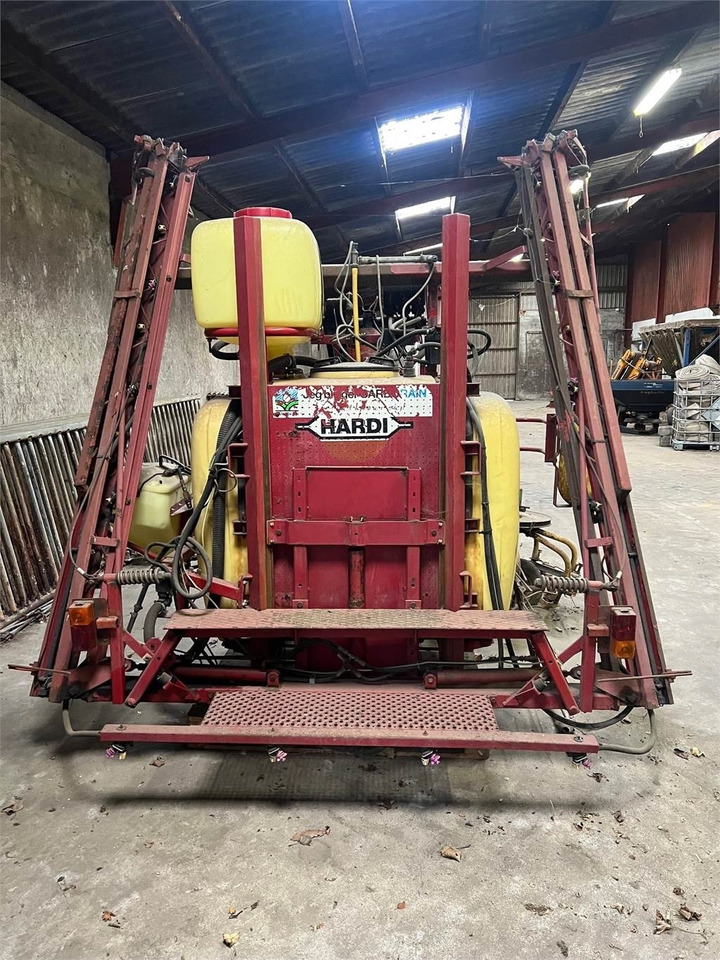 Hardi 800 L MED 12 BOM - Anbauspritze: das Bild 2 Hardi 800 L MED 12 BOM - Anbauspritze: das Bild 2