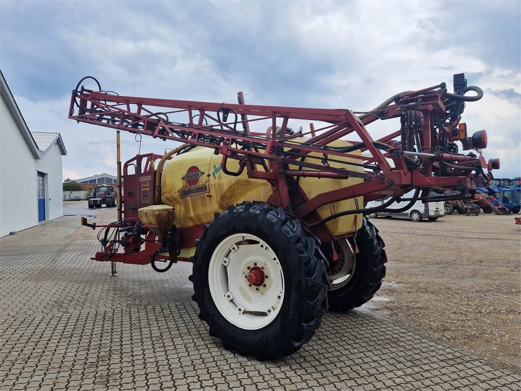 Hardi COMMANDER 4200L - Anhängespritze: das Bild 3 Hardi COMMANDER 4200L - Anhängespritze: das Bild 3