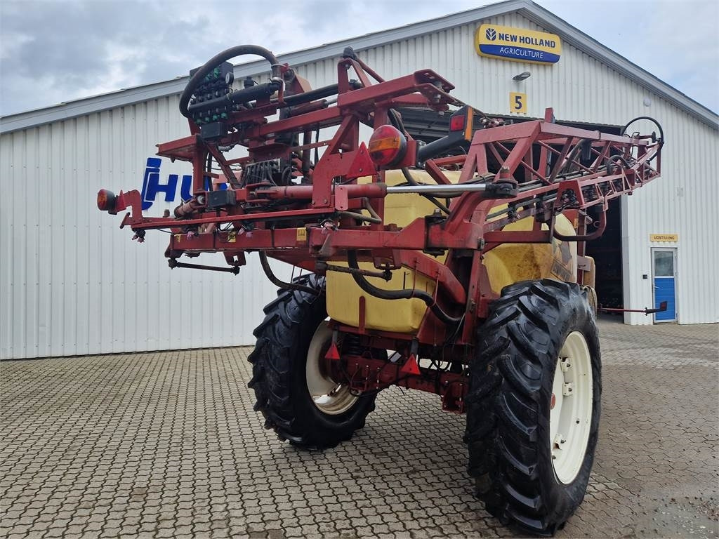 Hardi COMMANDER 4200L - Anhängespritze: das Bild 4 Hardi COMMANDER 4200L - Anhängespritze: das Bild 4