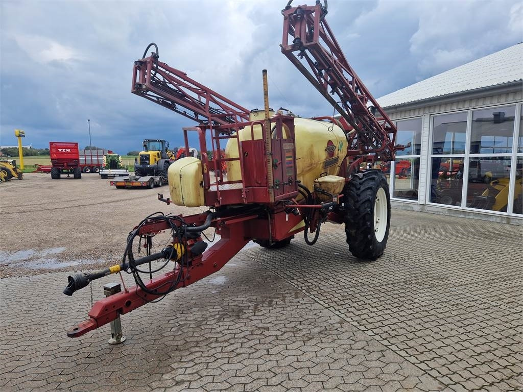 Hardi COMMANDER 4200L - Anhängespritze: das Bild 2 Hardi COMMANDER 4200L - Anhängespritze: das Bild 2