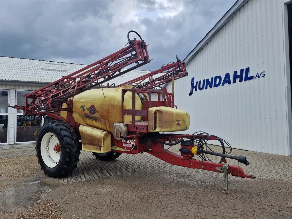 Hardi COMMANDER 4200L - Anhängespritze: das Bild 1 Hardi COMMANDER 4200L - Anhängespritze: das Bild 1
