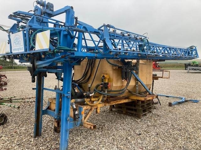 Lindus 3000 L - 30 M BOM - Anbauspritze: das Bild 1 Lindus 3000 L - 30 M BOM - Anbauspritze: das Bild 1