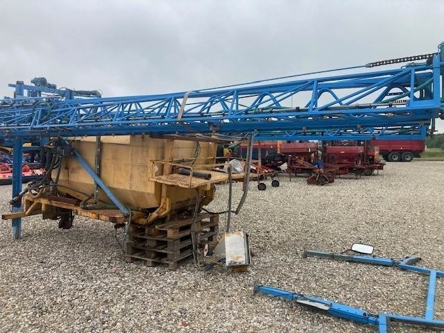 Lindus 3000 L - 30 M BOM - Anbauspritze: das Bild 2 Lindus 3000 L - 30 M BOM - Anbauspritze: das Bild 2