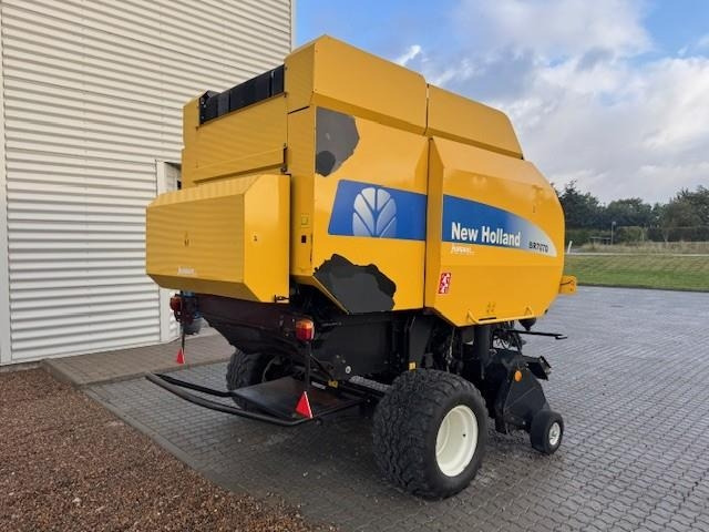 New Holland BR7070 - Rundballenpresse: das Bild 3 New Holland BR7070 - Rundballenpresse: das Bild 3
