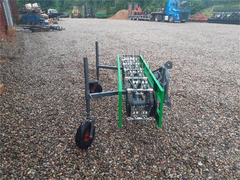 - - - HØ VENDER - Anbauteil für Kommunaltraktor: das Bild 3 - - - HØ VENDER - Anbauteil für Kommunaltraktor: das Bild 3