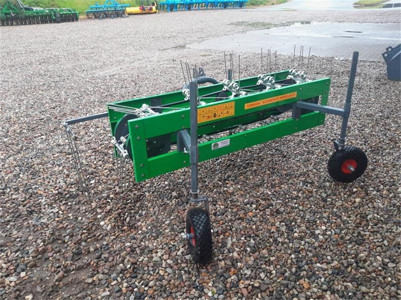 - - - HØ VENDER - Anbauteil für Kommunaltraktor: das Bild 4 - - - HØ VENDER - Anbauteil für Kommunaltraktor: das Bild 4