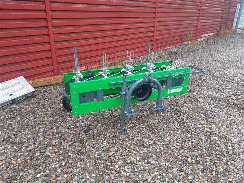 - - - HØ VENDER - Anbauteil für Kommunaltraktor: das Bild 2 - - - HØ VENDER - Anbauteil für Kommunaltraktor: das Bild 2