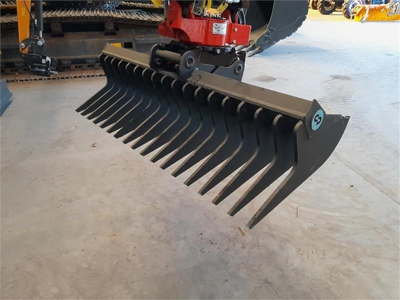 - - - CP METAL RIVE - Heuwender/ Wenderechen: das Bild 4 - - - CP METAL RIVE - Heuwender/ Wenderechen: das Bild 4