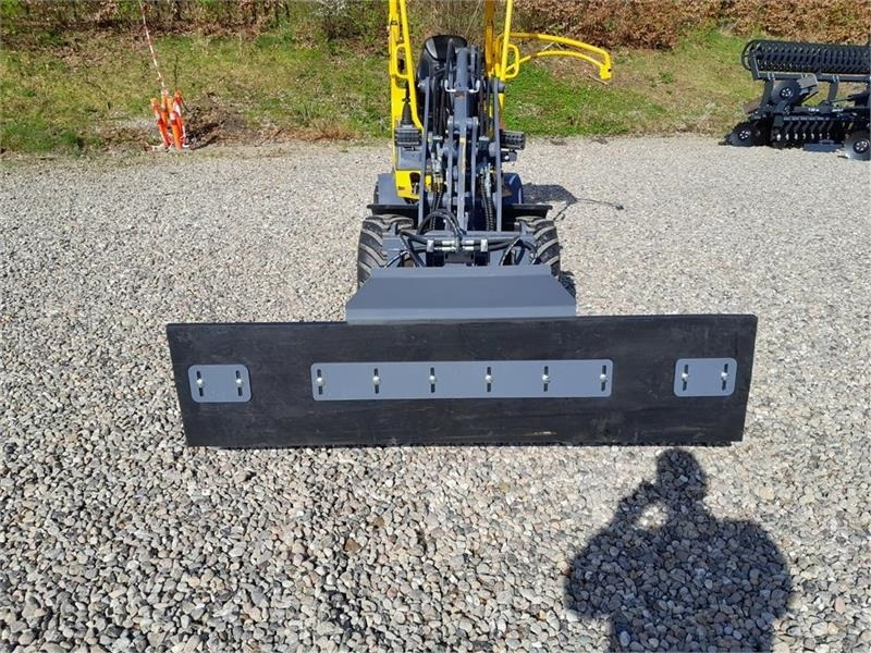 FK Machinery FODER SKRABER - Planierschild für Baumaschine: das Bild 2 FK Machinery FODER SKRABER - Planierschild für Baumaschine: das Bild 2