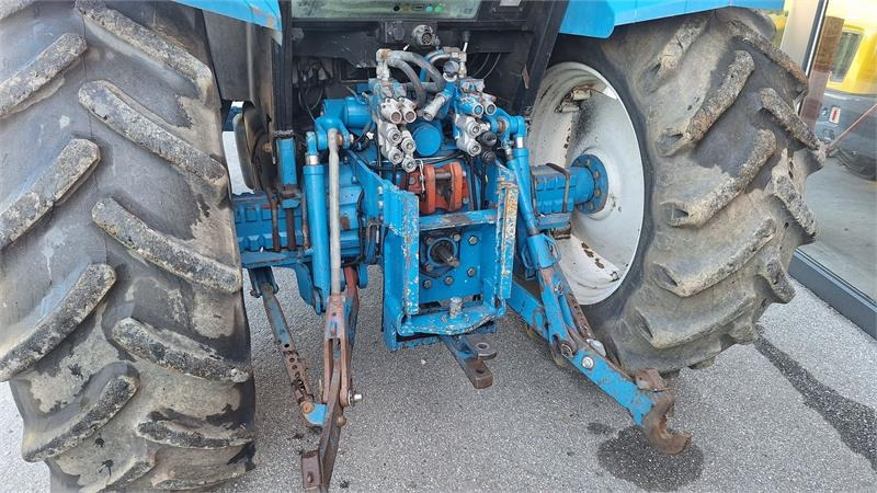 Ford 8240 - Traktor: das Bild 4 Ford 8240 - Traktor: das Bild 4