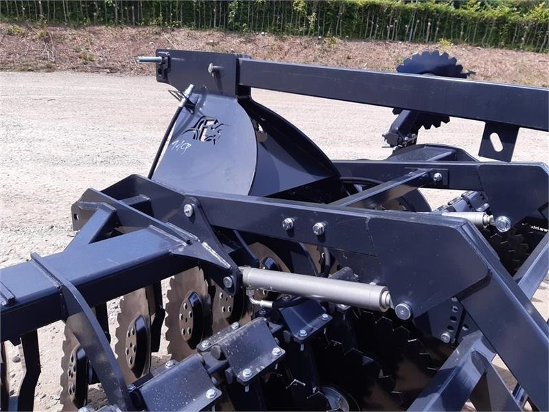 Inter-Tech Diskharve 4 meter J-Maskiner 4 meter med hydraulis - Scheibenegge: das Bild 4 Inter-Tech Diskharve 4 meter J-Maskiner 4 meter med hydraulis - Scheibenegge: das Bild 4