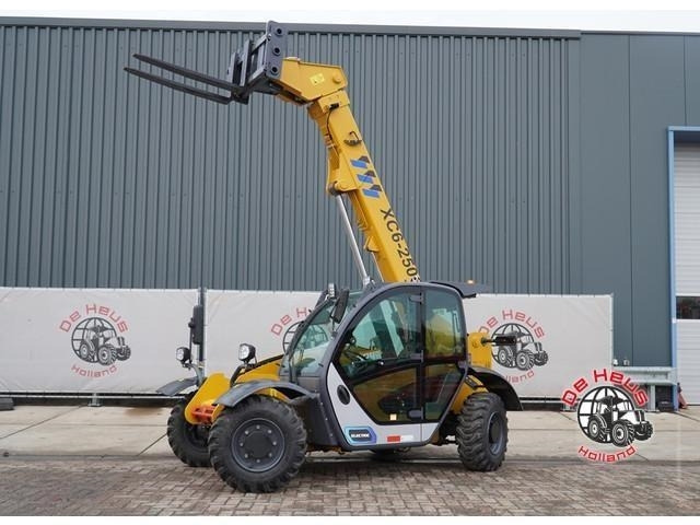 Teleskoplader - - - XCMG XC6-2506E: das Bild 1