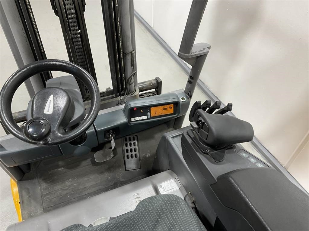 Elektrostapler Jungheinrich EFG216K: das Bild 7