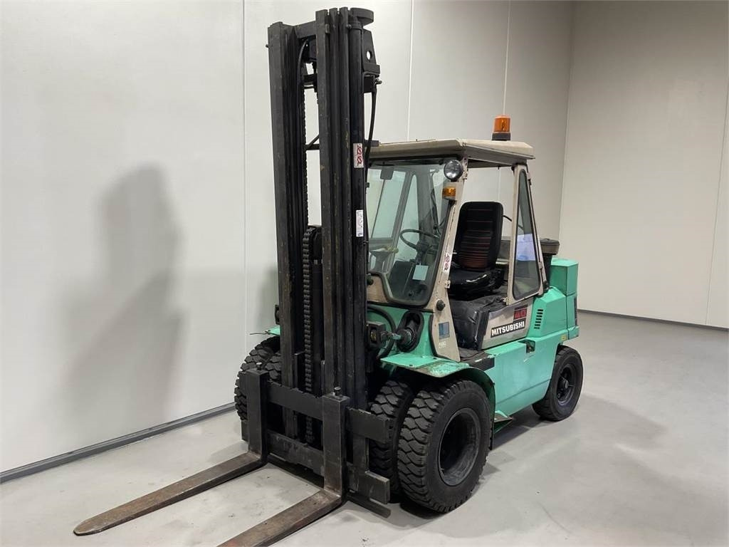 Mitsubishi FD40T - Dieselstapler: das Bild 4 Mitsubishi FD40T - Dieselstapler: das Bild 4