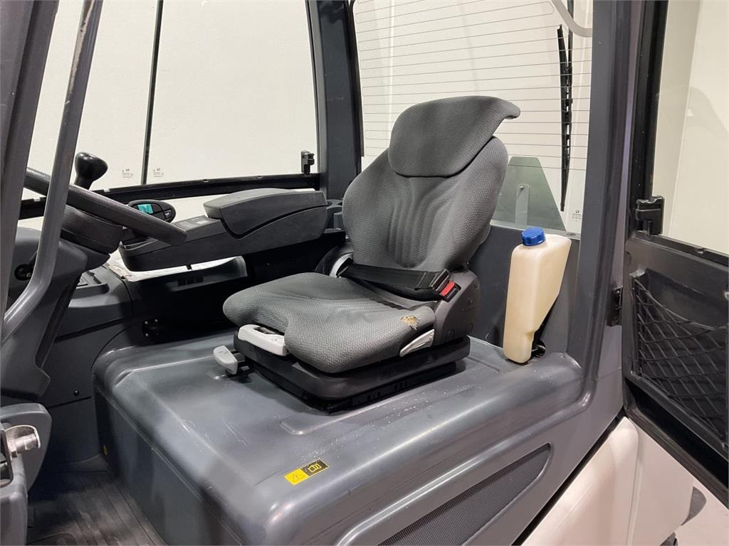 UniCarriers EP45C 2 - Elektrostapler: das Bild 5 UniCarriers EP45C 2 - Elektrostapler: das Bild 5