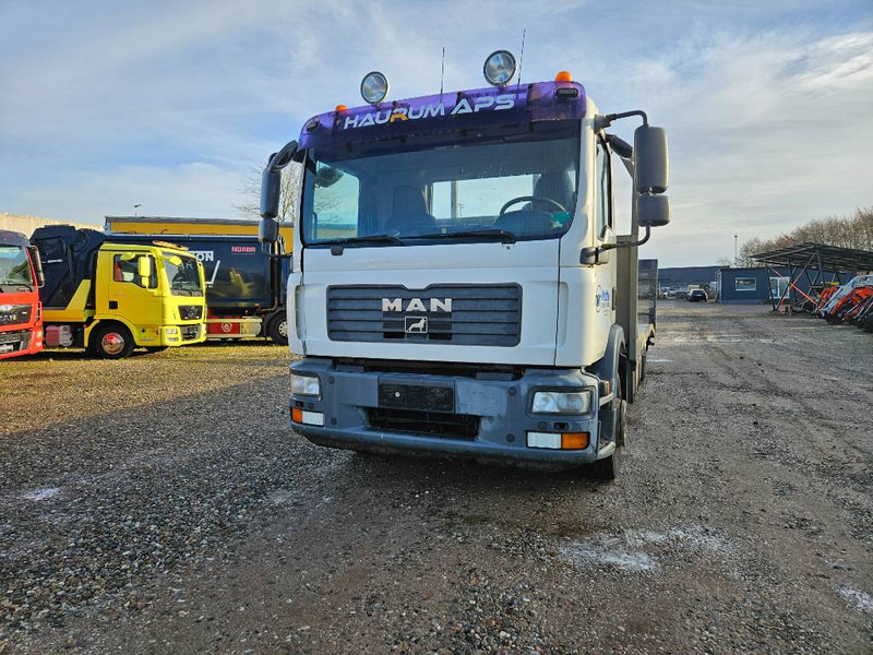 MAN TGM 15.280 // Machinetransport // Autotransporter - Abschleppwagen: das Bild 2 MAN TGM 15.280 // Machinetransport // Autotransporter - Abschleppwagen: das Bild 2