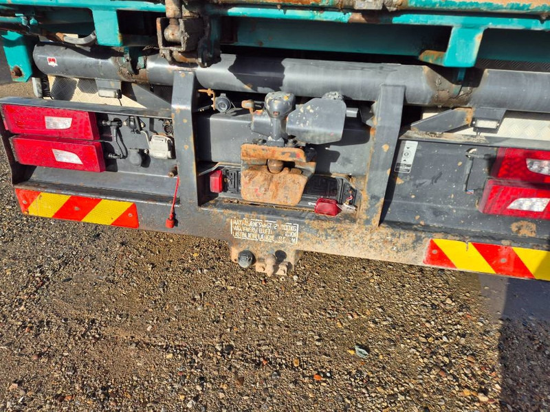 Autokran Scania G490 8x2/6 // HMF 2620 K-5 // Pendellad: das Bild 16