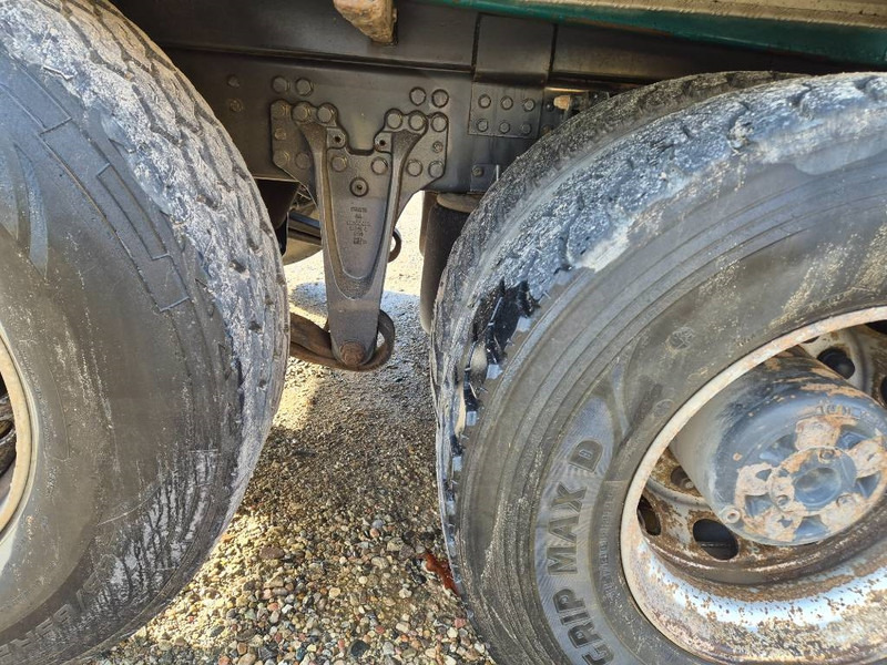 Autokran Scania G490 8x2/6 // HMF 2620 K-5 // Pendellad: das Bild 14