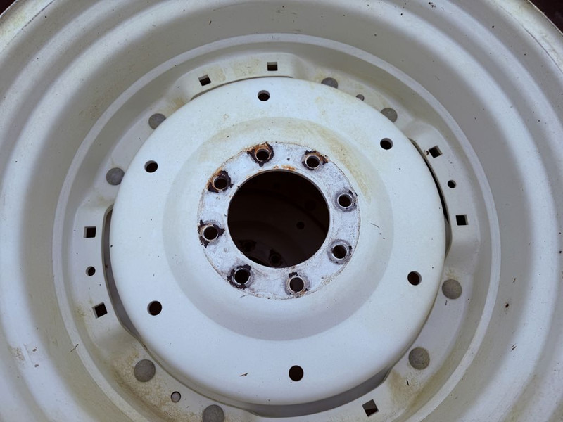 Mitas 420/70R30 & 300/70R20 Compl wheel - Felgen und Reifen: das Bild 2 Mitas 420/70R30 & 300/70R20 Compl wheel - Felgen und Reifen: das Bild 2