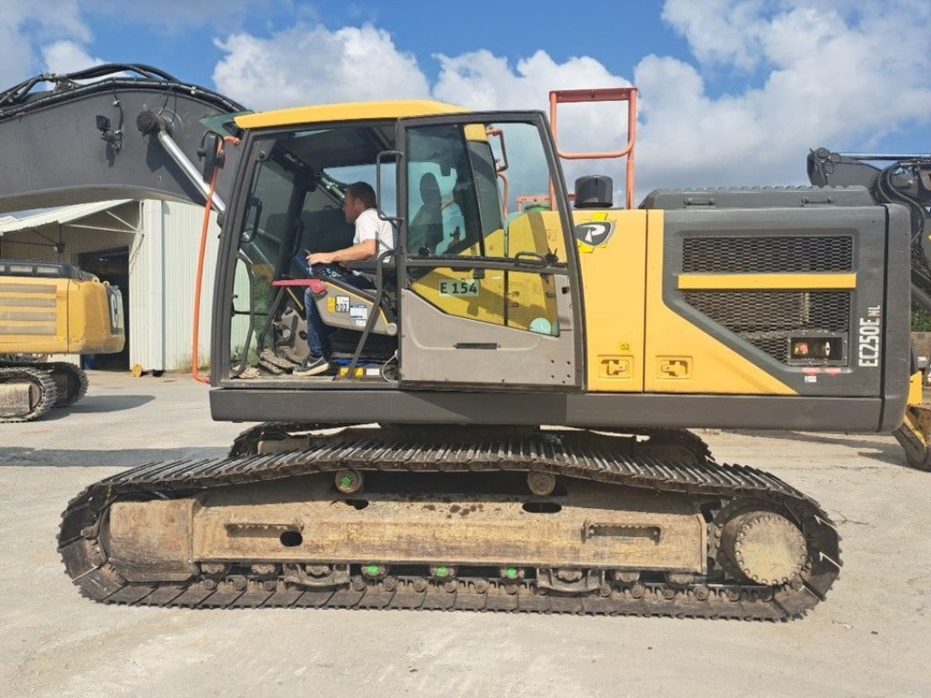 VOLVO EC250E NL - Kettenbagger: das Bild 1 VOLVO EC250E NL - Kettenbagger: das Bild 1