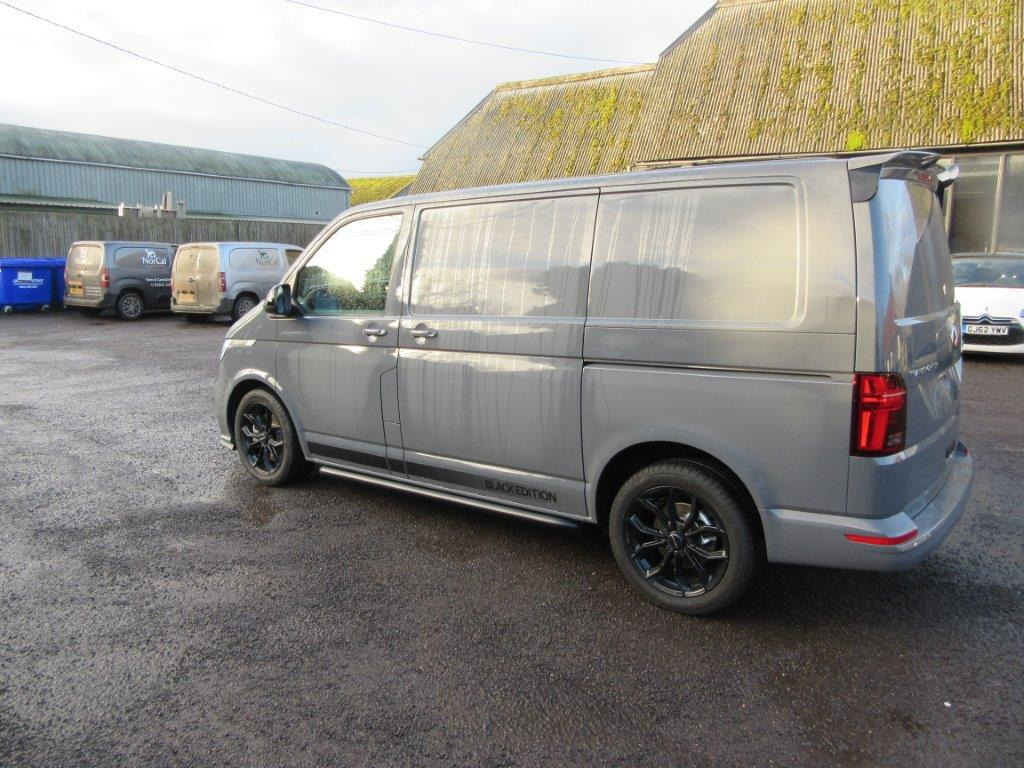 2025 Volkswagen Transporter Black Edition 2.0 BiDI 204 Sportline - Kastenwagen: das Bild 5 2025 Volkswagen Transporter Black Edition 2.0 BiDI 204 Sportline - Kastenwagen: das Bild 5