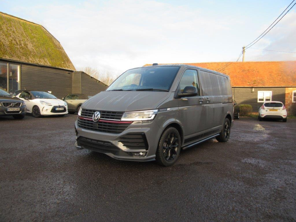 2025 Volkswagen Transporter Black Edition 2.0 BiDI 204 Sportline - Kastenwagen: das Bild 1 2025 Volkswagen Transporter Black Edition 2.0 BiDI 204 Sportline - Kastenwagen: das Bild 1