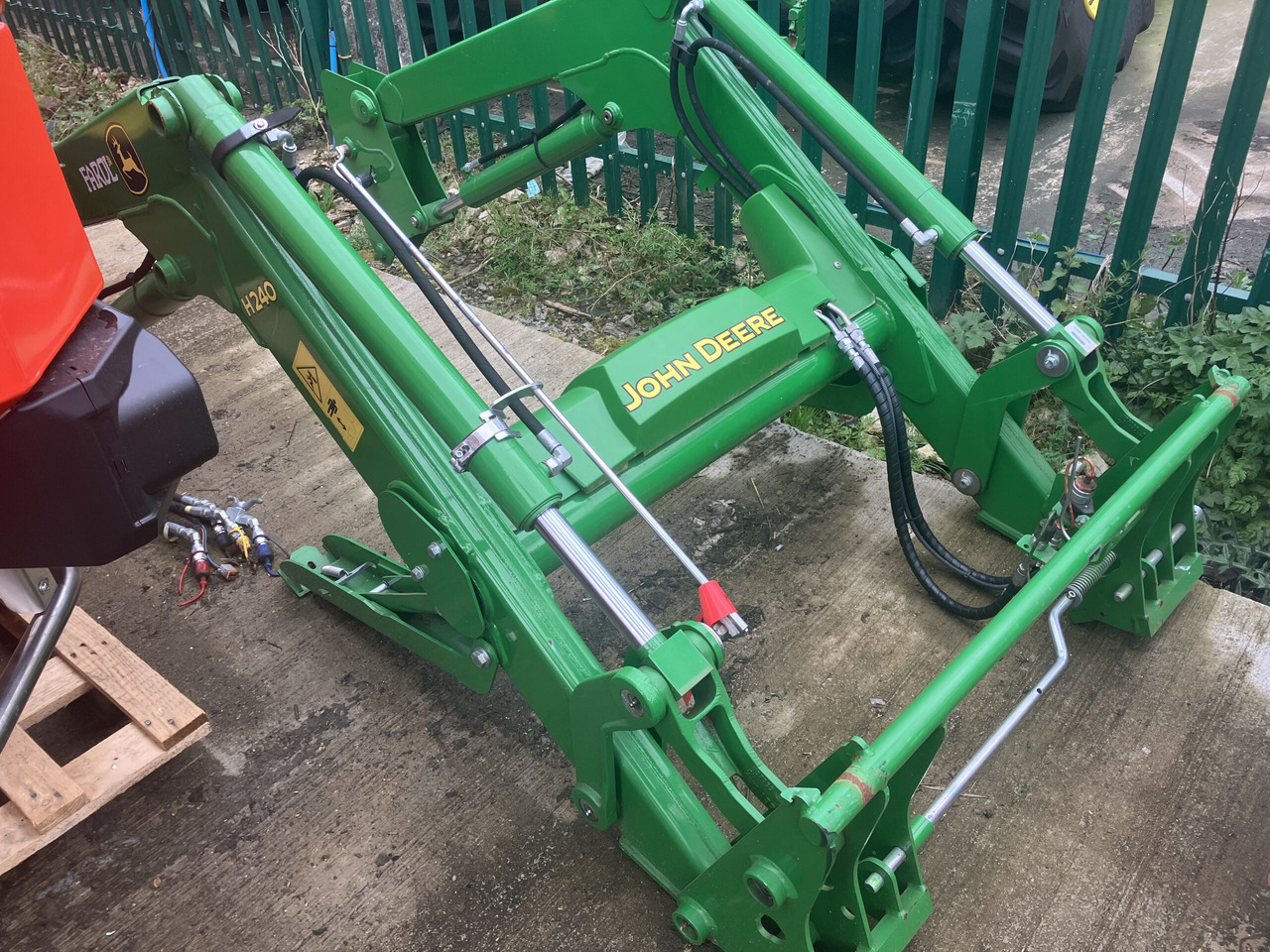 John Deere H240 Loader Boom - Anbauteil: das Bild 1 John Deere H240 Loader Boom - Anbauteil: das Bild 1