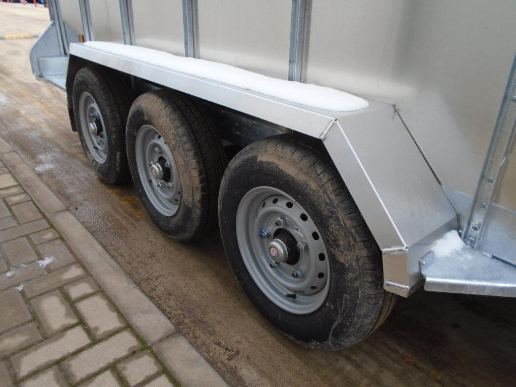 Indespension LT35146TRI - Tiertransporter Anhänger: das Bild 5 Indespension LT35146TRI - Tiertransporter Anhänger: das Bild 5