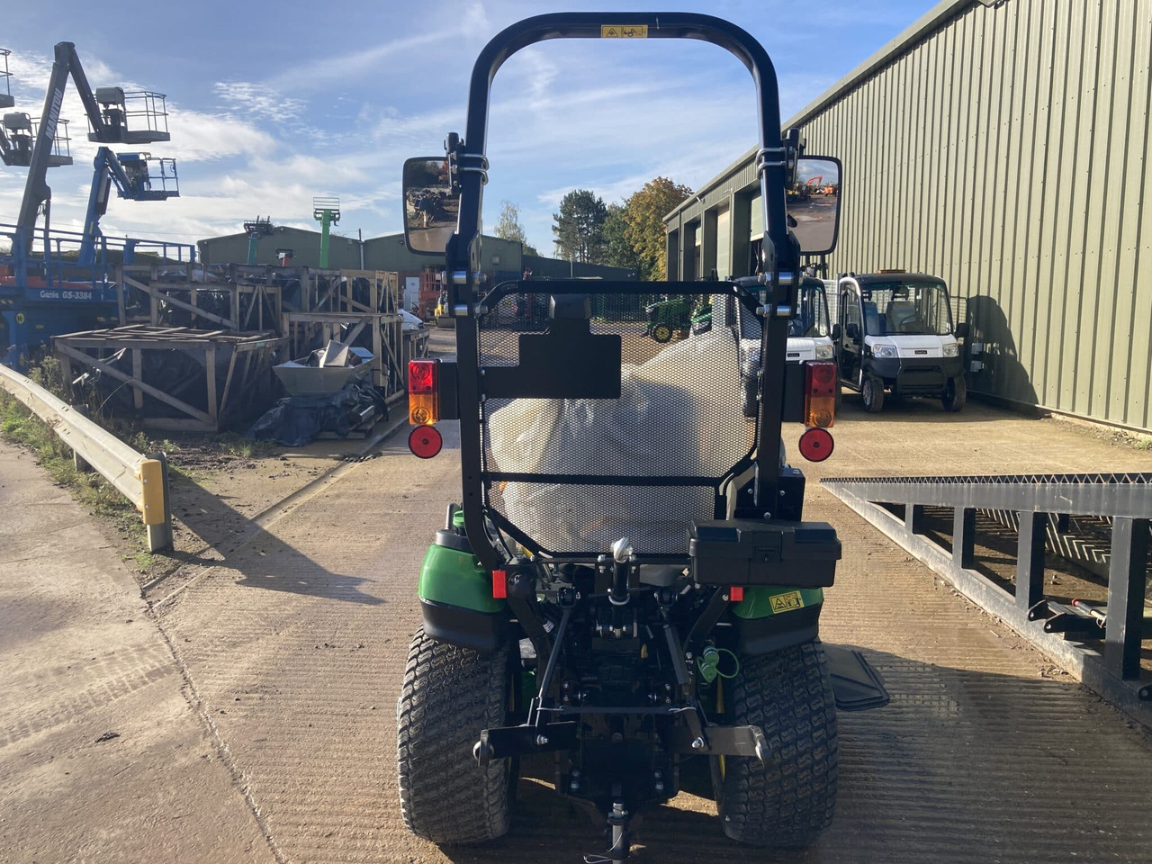 John Deere 1026R compact tractor - Kleintraktor: das Bild 4 John Deere 1026R compact tractor - Kleintraktor: das Bild 4