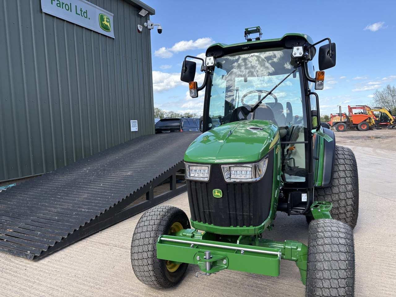 John Deere 4052R Compact Tractor - Kleintraktor: das Bild 3 John Deere 4052R Compact Tractor - Kleintraktor: das Bild 3