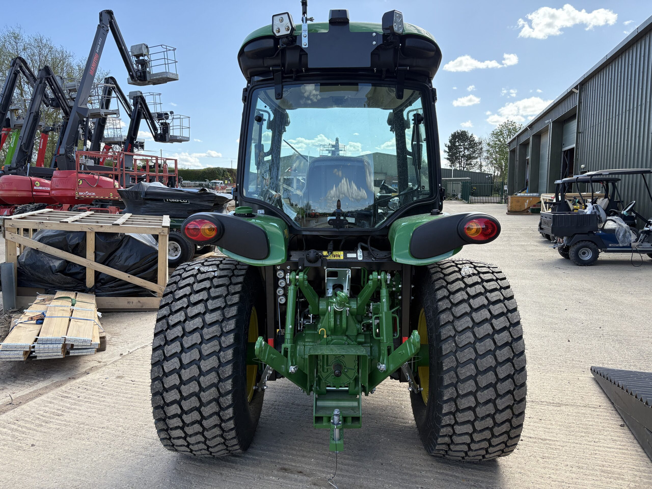 John Deere 4066R Compact Tractor - Kleintraktor: das Bild 3 John Deere 4066R Compact Tractor - Kleintraktor: das Bild 3