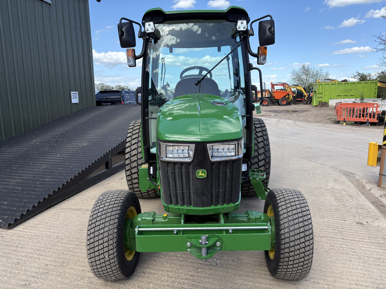 John Deere 4066R Compact Tractor - Kleintraktor: das Bild 4 John Deere 4066R Compact Tractor - Kleintraktor: das Bild 4