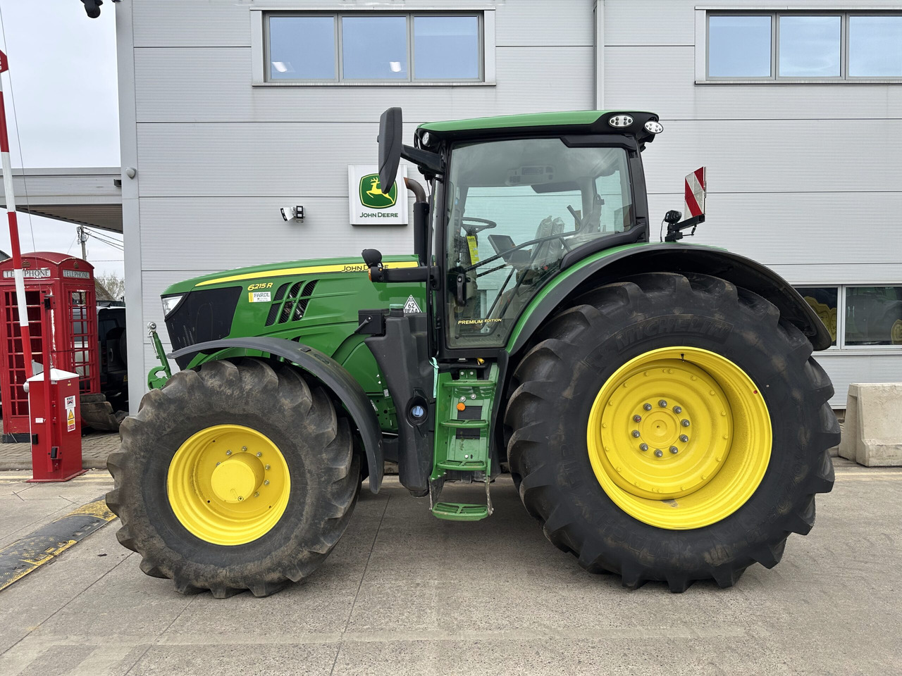 John Deere 6215R - Traktor: das Bild 3 John Deere 6215R - Traktor: das Bild 3