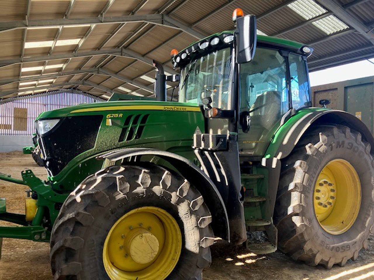 John Deere 6215R - Traktor: das Bild 2 John Deere 6215R - Traktor: das Bild 2