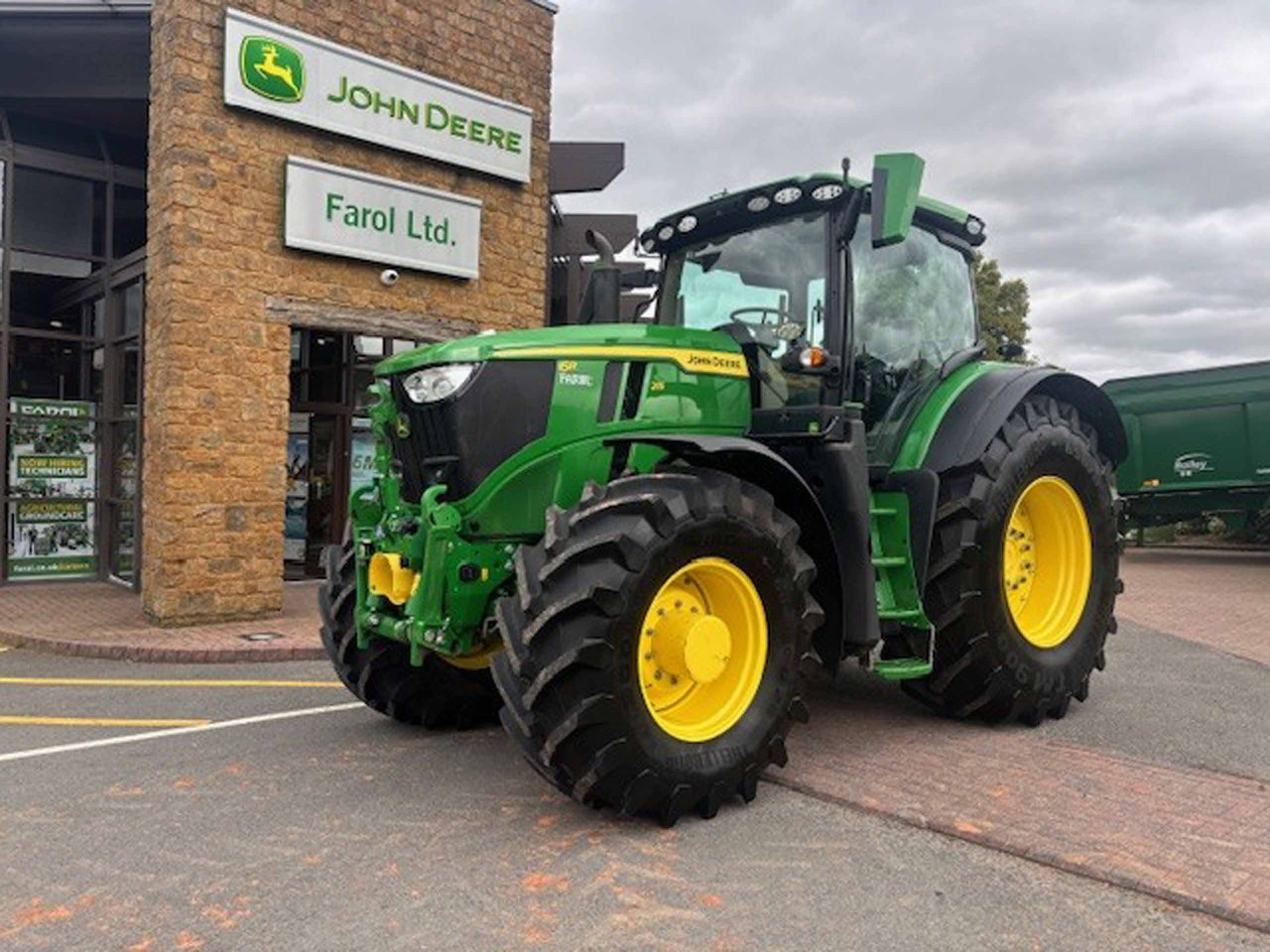 John Deere 6R 215 - Traktor: das Bild 3 John Deere 6R 215 - Traktor: das Bild 3
