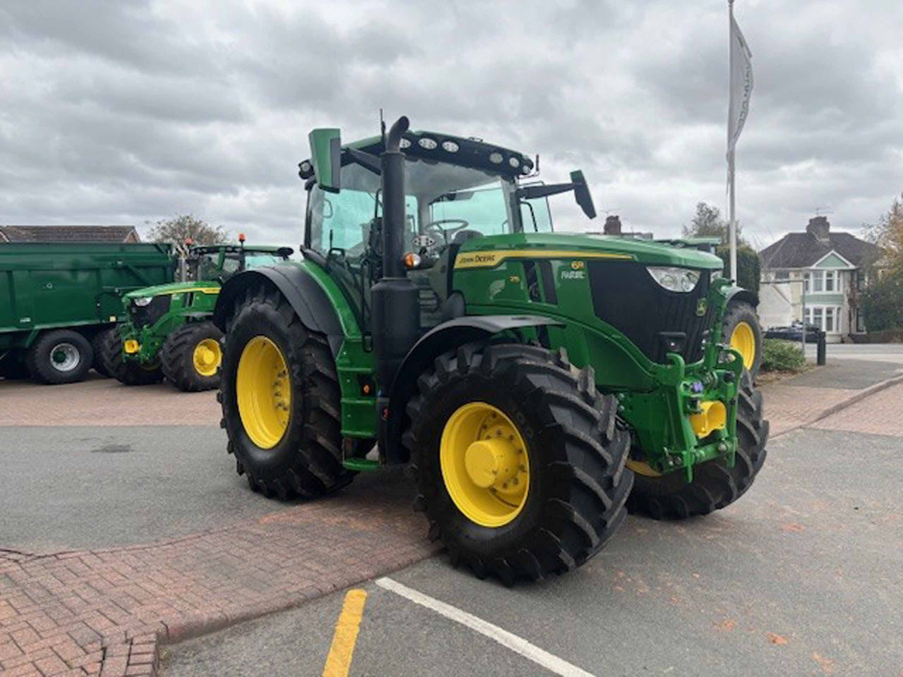 John Deere 6R 215 - Traktor: das Bild 2 John Deere 6R 215 - Traktor: das Bild 2