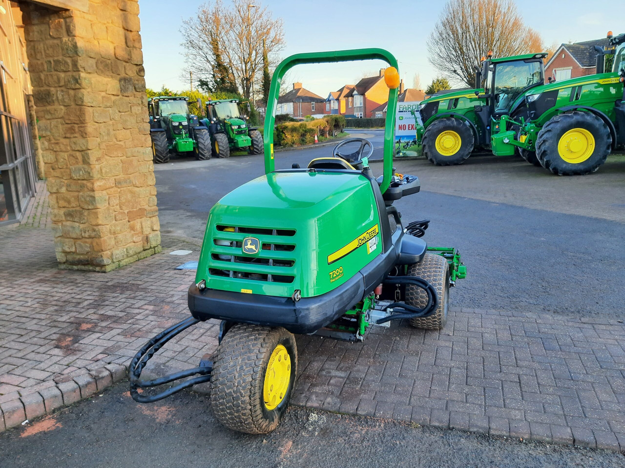 John Deere 7200 utility triple mower - Rasenmäher: das Bild 3 John Deere 7200 utility triple mower - Rasenmäher: das Bild 3