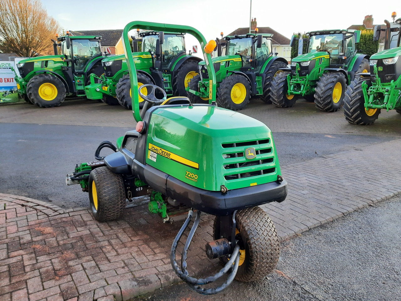 John Deere 7200 utility triple mower - Rasenmäher: das Bild 5 John Deere 7200 utility triple mower - Rasenmäher: das Bild 5