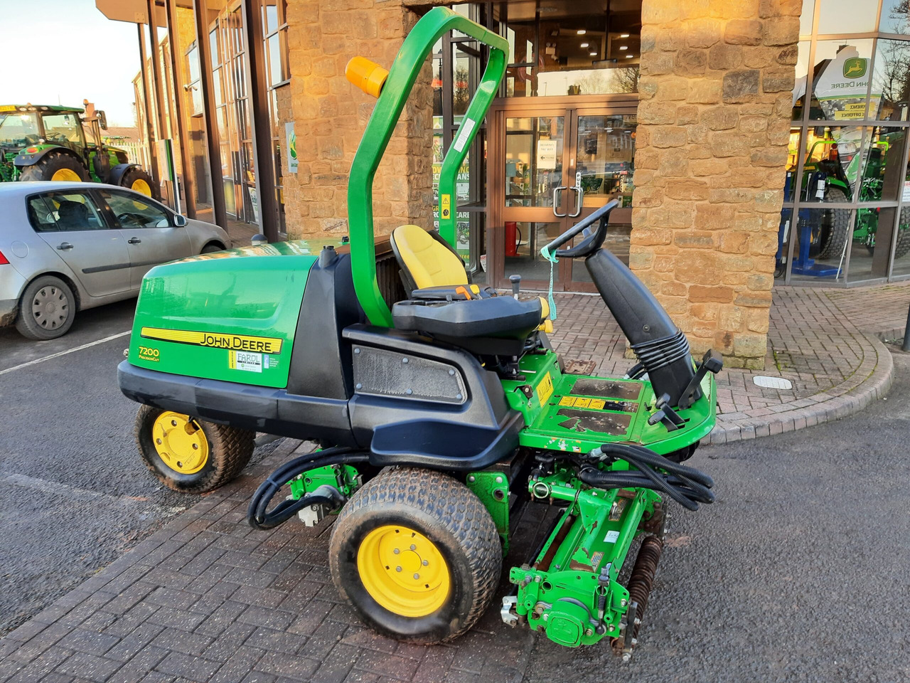 John Deere 7200 utility triple mower - Rasenmäher: das Bild 1 John Deere 7200 utility triple mower - Rasenmäher: das Bild 1