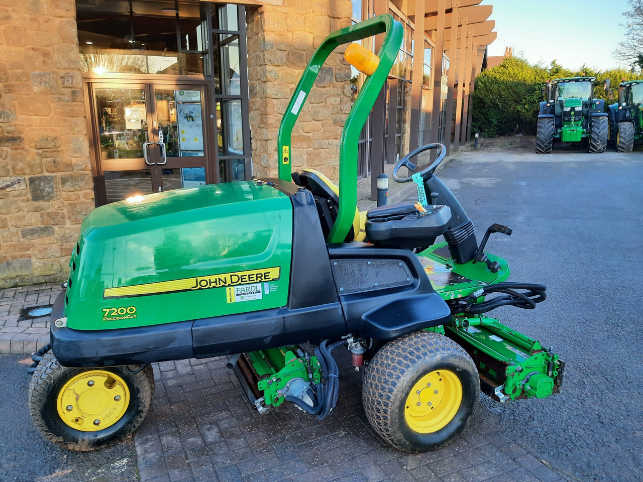 John Deere 7200 utility triple mower - Rasenmäher: das Bild 4 John Deere 7200 utility triple mower - Rasenmäher: das Bild 4