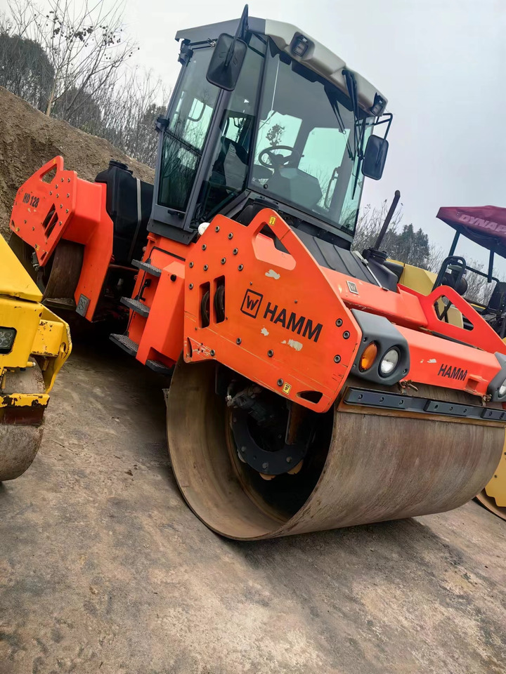 HAMM HD128 - Walzenzug: das Bild 2 HAMM HD128 - Walzenzug: das Bild 2