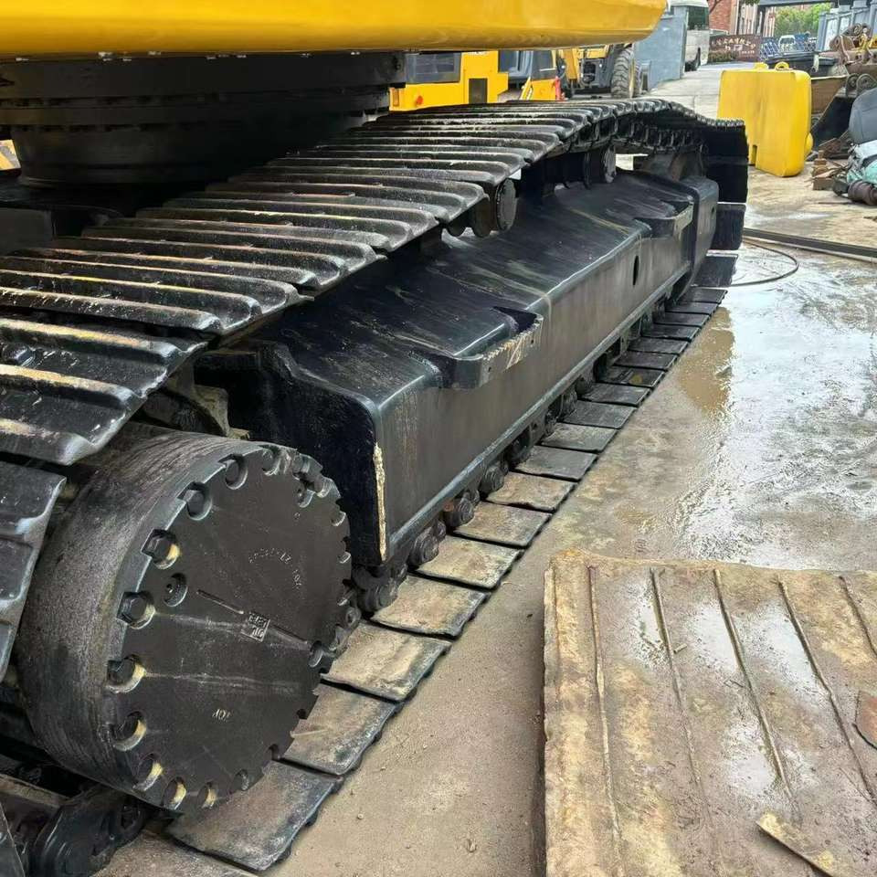 KOMATSU PC 300 - Kettenbagger: das Bild 2 KOMATSU PC 300 - Kettenbagger: das Bild 2