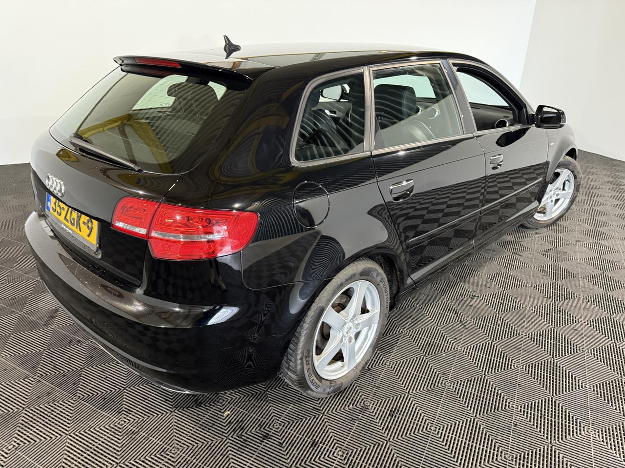 Audi A3 Sportback 1.2 TFSI S Line 35-ZGK-9 - PKW: das Bild 2 Audi A3 Sportback 1.2 TFSI S Line 35-ZGK-9 - PKW: das Bild 2