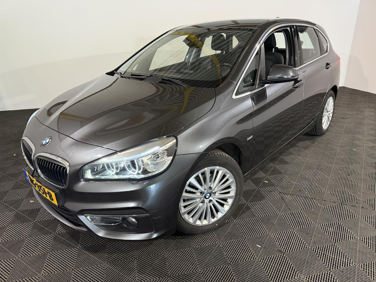 BMW | 2-serie Active Tourer | 218d Corporate Lease Luxury | 2015 | 223.959 km | HG351B | Logisch - PKW: das Bild 1 BMW | 2-serie Active Tourer | 218d Corporate Lease Luxury | 2015 | 223.959 km | HG351B | Logisch - PKW: das Bild 1