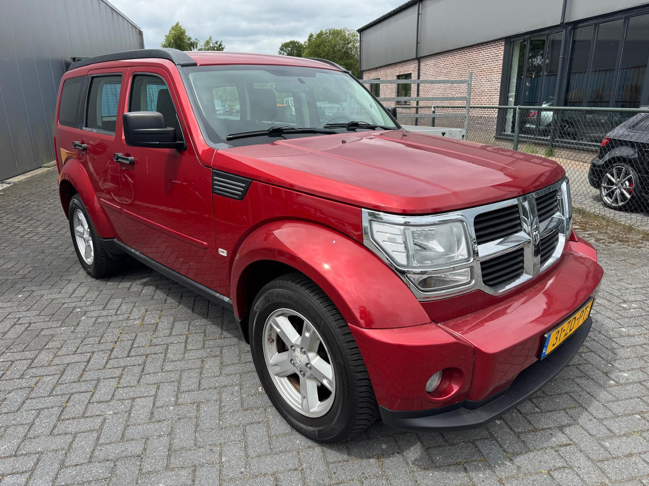 Dodge Nitro 3.7 V6 SXT 2007 209.339 km 31-ZD-PT - SUV/ Geländewagen: das Bild 5 Dodge Nitro 3.7 V6 SXT 2007 209.339 km 31-ZD-PT - SUV/ Geländewagen: das Bild 5