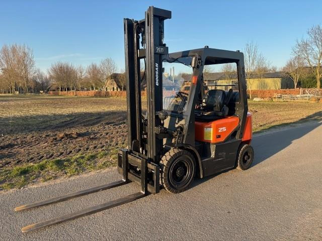 Doosan G25G LP Vorkheftruck Side-shift - Treibgasstapler: das Bild 1 Doosan G25G LP Vorkheftruck Side-shift - Treibgasstapler: das Bild 1