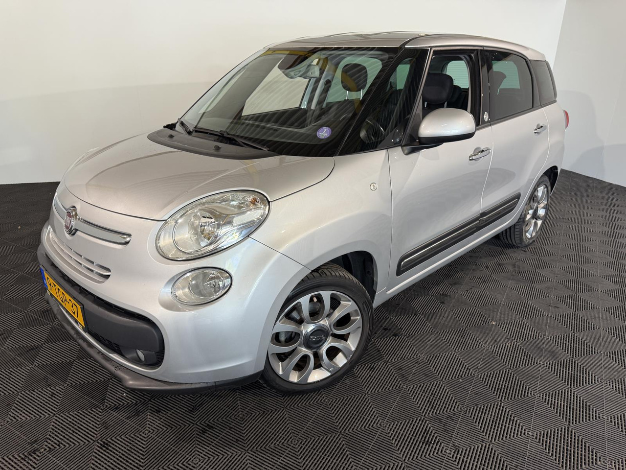 Fiat 500 L Living 0.9 TwinAir Lounge 7p. 9-TGP-37 172.608 km - PKW: das Bild 1 Fiat 500 L Living 0.9 TwinAir Lounge 7p. 9-TGP-37 172.608 km - PKW: das Bild 1