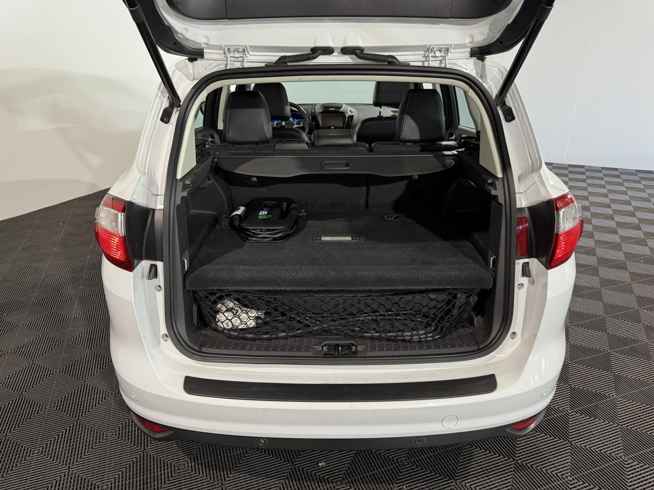 Ford C-Max 2.0 Plug-in Hybrid Titanium Plus | HL-834-P - PKW: das Bild 4 Ford C-Max 2.0 Plug-in Hybrid Titanium Plus | HL-834-P - PKW: das Bild 4