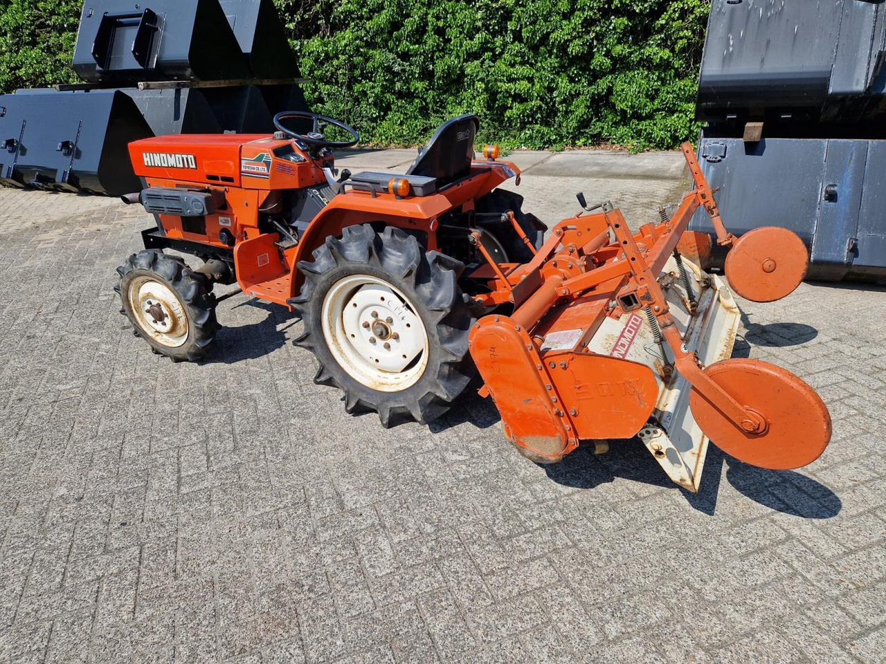 Hinomoto C174 Minitractor met Grondfrees - Traktor: das Bild 2 Hinomoto C174 Minitractor met Grondfrees - Traktor: das Bild 2